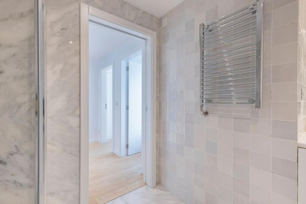 Campolide Lovely 2 Bedroom By Innkeeper Lisboa Exteriör bild