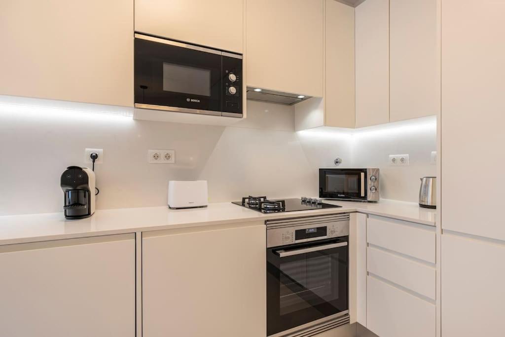 Campolide Lovely 2 Bedroom By Innkeeper Lisboa Exteriör bild